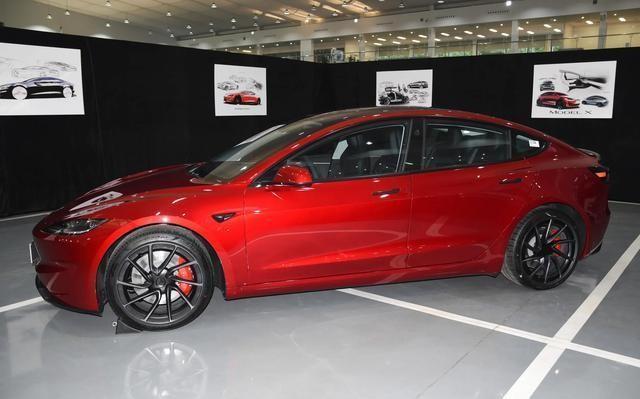 小米SU7實車圖泄露，全新設計理念的展現(xiàn)與期待，小米SU7實車圖曝光，全新設計理念引領期待