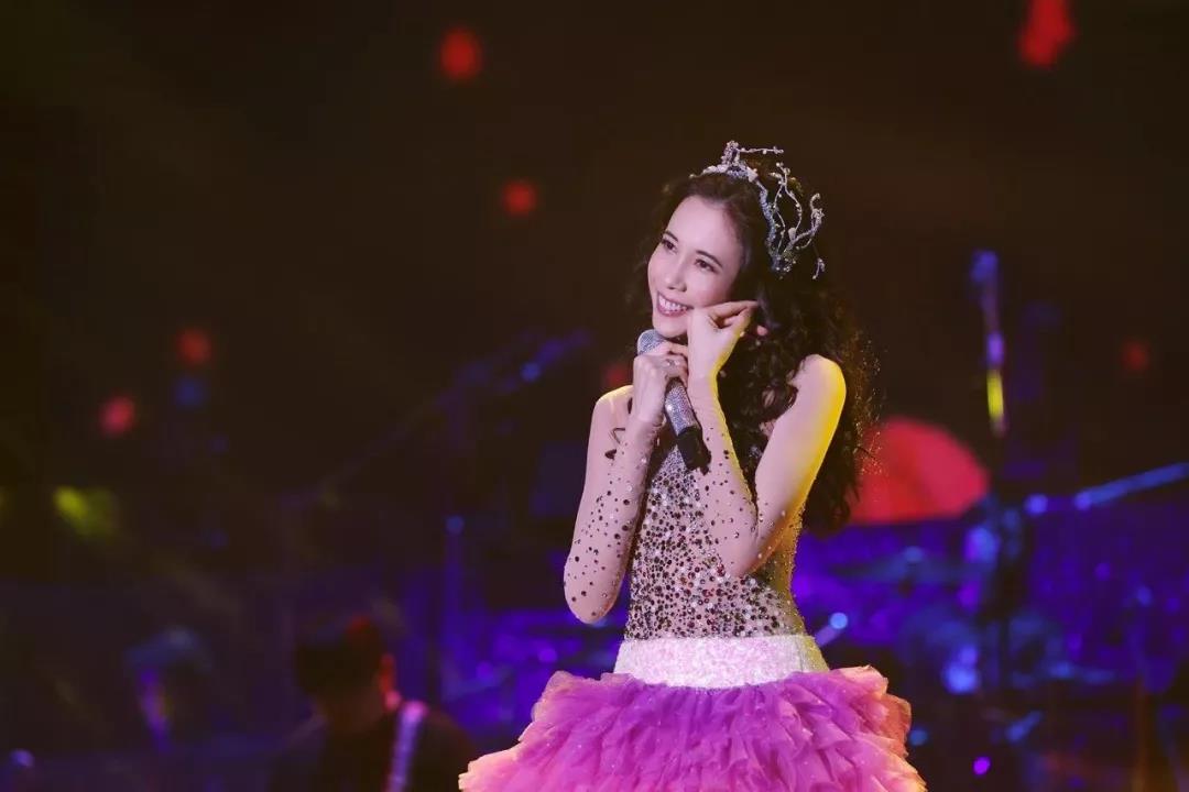 莫文蔚的詠春表演，綻放的音符與情感的旋律，莫文蔚詠春表演，音符綻放情感旋律