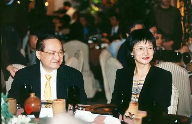 新澳彩資料免費長期公開四大才子，警惕背后的違法犯罪風險，警惕四大才子背后的新澳彩違法犯罪風險，資料免費公開需謹慎