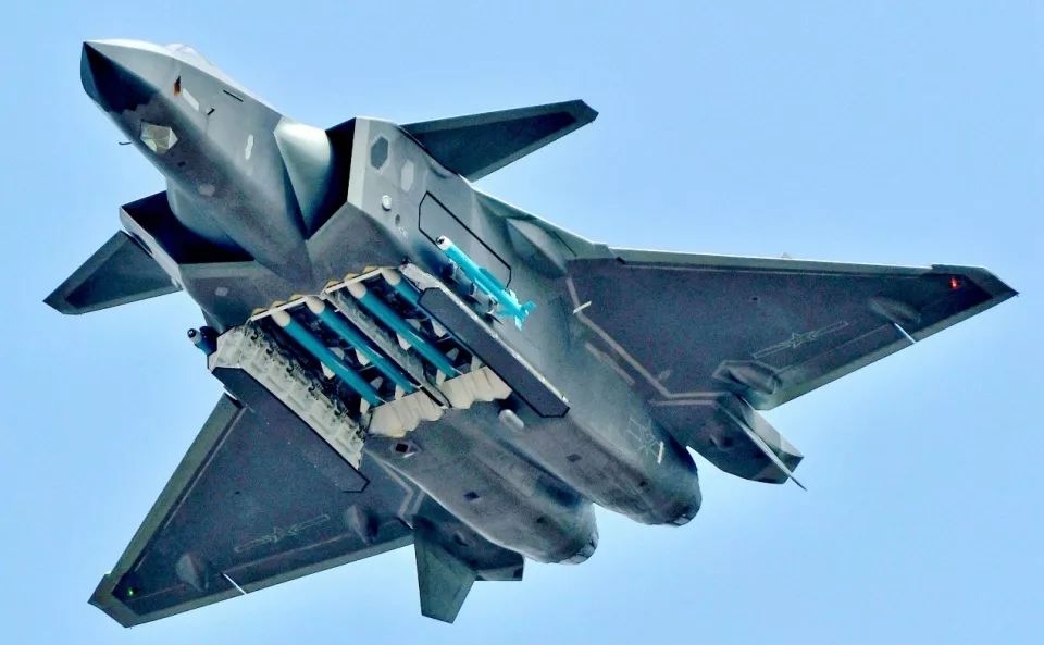 重生殲擊機(jī)飛行員，英勇與榮耀的輪回，重生殲擊機(jī)飛行員，英勇飛行與榮耀輪回的傳奇之旅