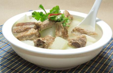 清燉排骨的做法，一道家常美食的烹飪指南，清燉排骨烹飪指南，家常美食的制作方法