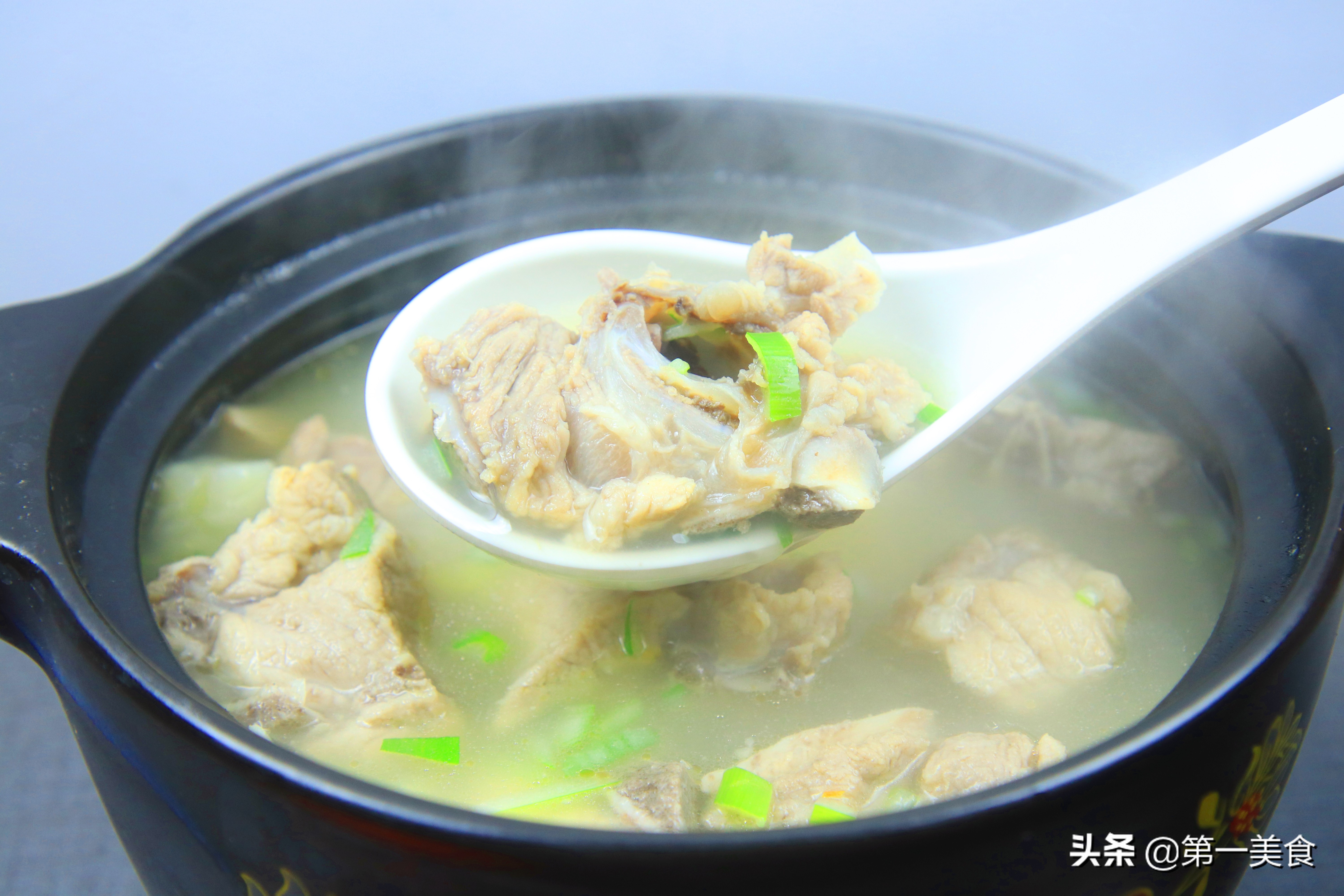 燉排骨湯的藝術(shù)，如何燉出最美味的排骨湯，燉排骨湯的藝術(shù)，烹飪美味排骨湯的秘訣