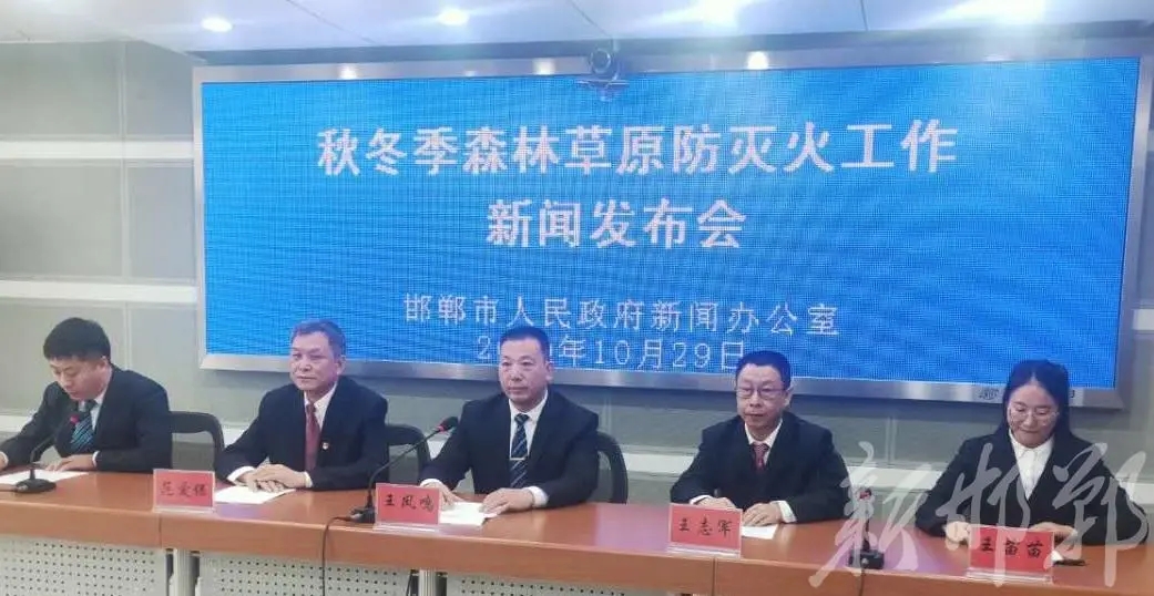 最新國(guó)內(nèi)新聞十簡(jiǎn)短標(biāo)題及內(nèi)容概述，最新國(guó)內(nèi)新聞十簡(jiǎn)標(biāo)題及概述，南方暴雨預(yù)警發(fā)布，多地展開防汛應(yīng)急響應(yīng)，概述，南方多地迎來(lái)強(qiáng)降雨天氣，相關(guān)部門發(fā)布暴雨預(yù)警，各地積極展開防汛應(yīng)急響應(yīng)，保障人民群眾生命財(cái)產(chǎn)安全。，注，該標(biāo)題及內(nèi)容概述僅作參考，具體新聞內(nèi)容需以實(shí)際發(fā)生的事件為準(zhǔn)。