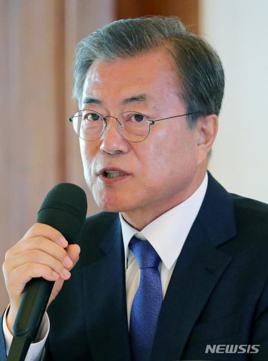 韓國總統文在寅，領導風格與政策實踐，韓國總統文在寅的領導風格與政策實踐探索